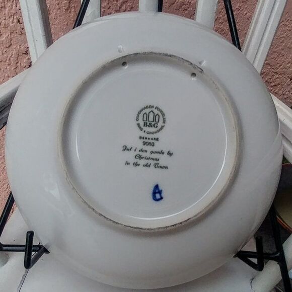 1983  Cobalt Blue Bing & Grondahl "Christmas in a Small Town"  Plate - Picture 5 of 8